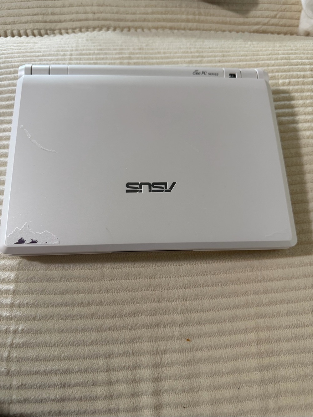 Vintage ASUS Eee PC 900 8.9” 32-Bit Netbook Laptop + Charger
